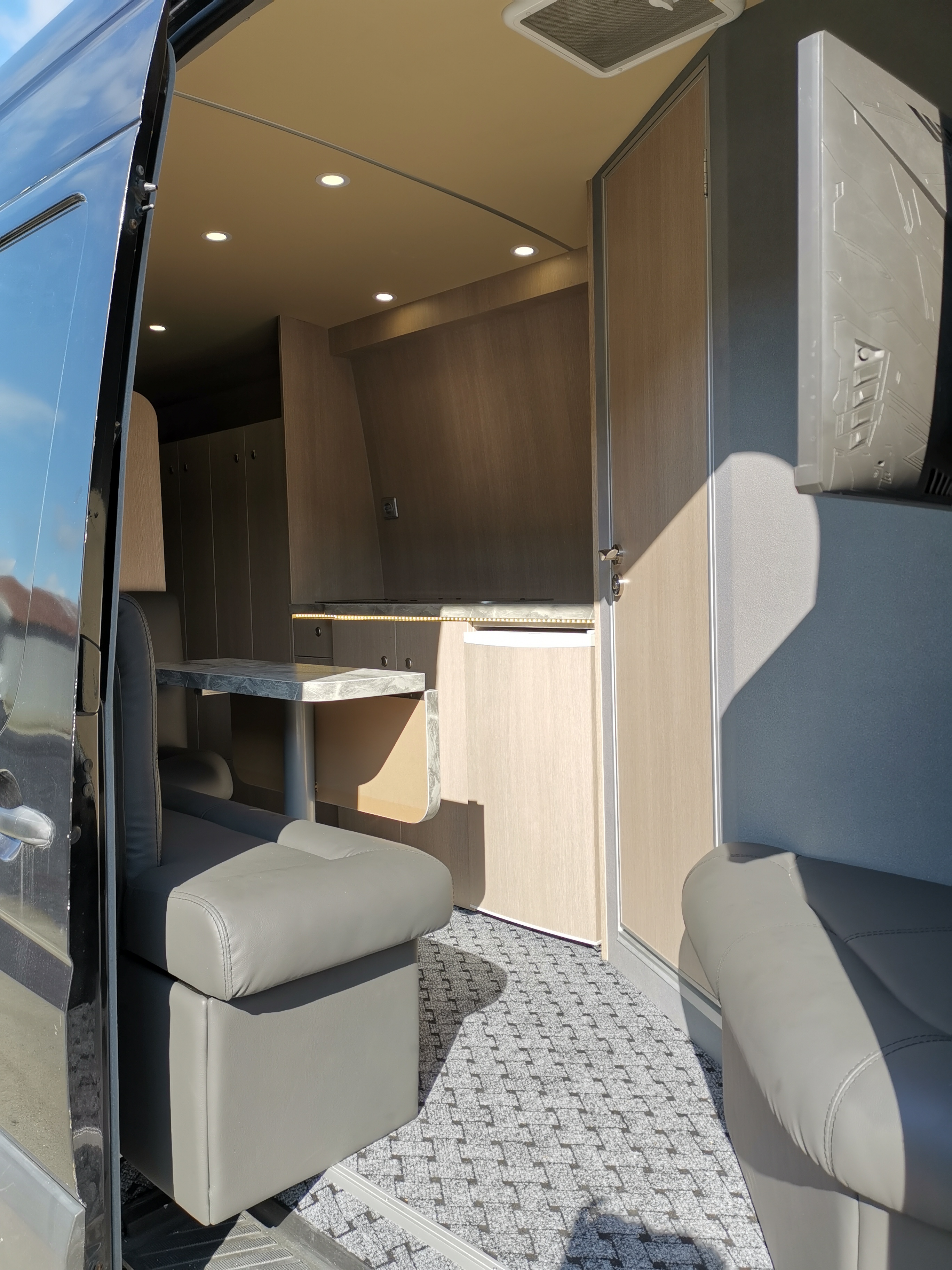 MB Sprinter. Campingbil i forkledning!